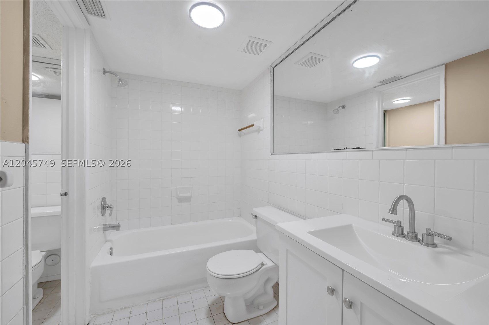 VILLAMORE CONDO - Residential Lease