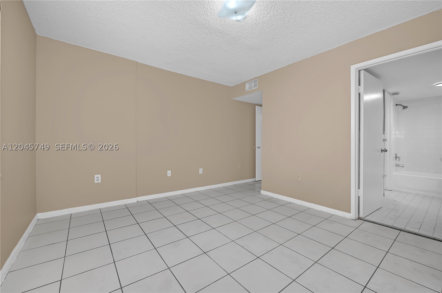 VILLAMORE CONDO - Residential Lease