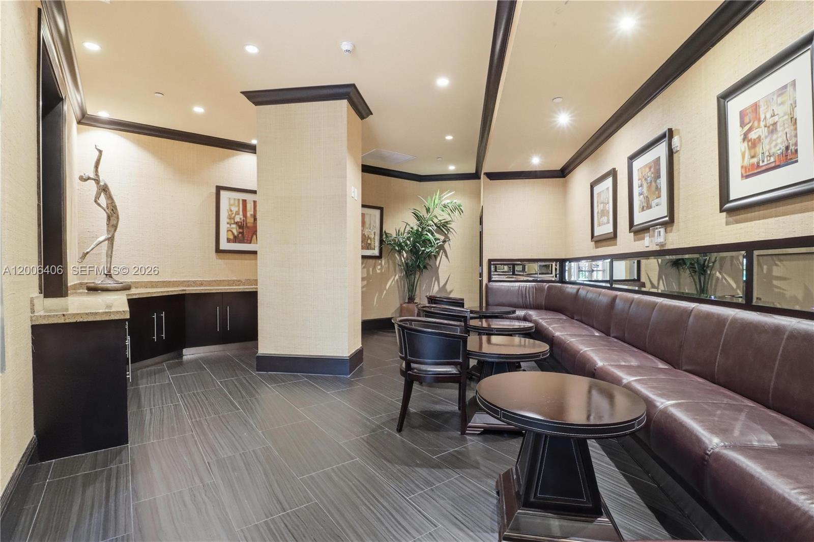 VERANDA CONDO - Residential