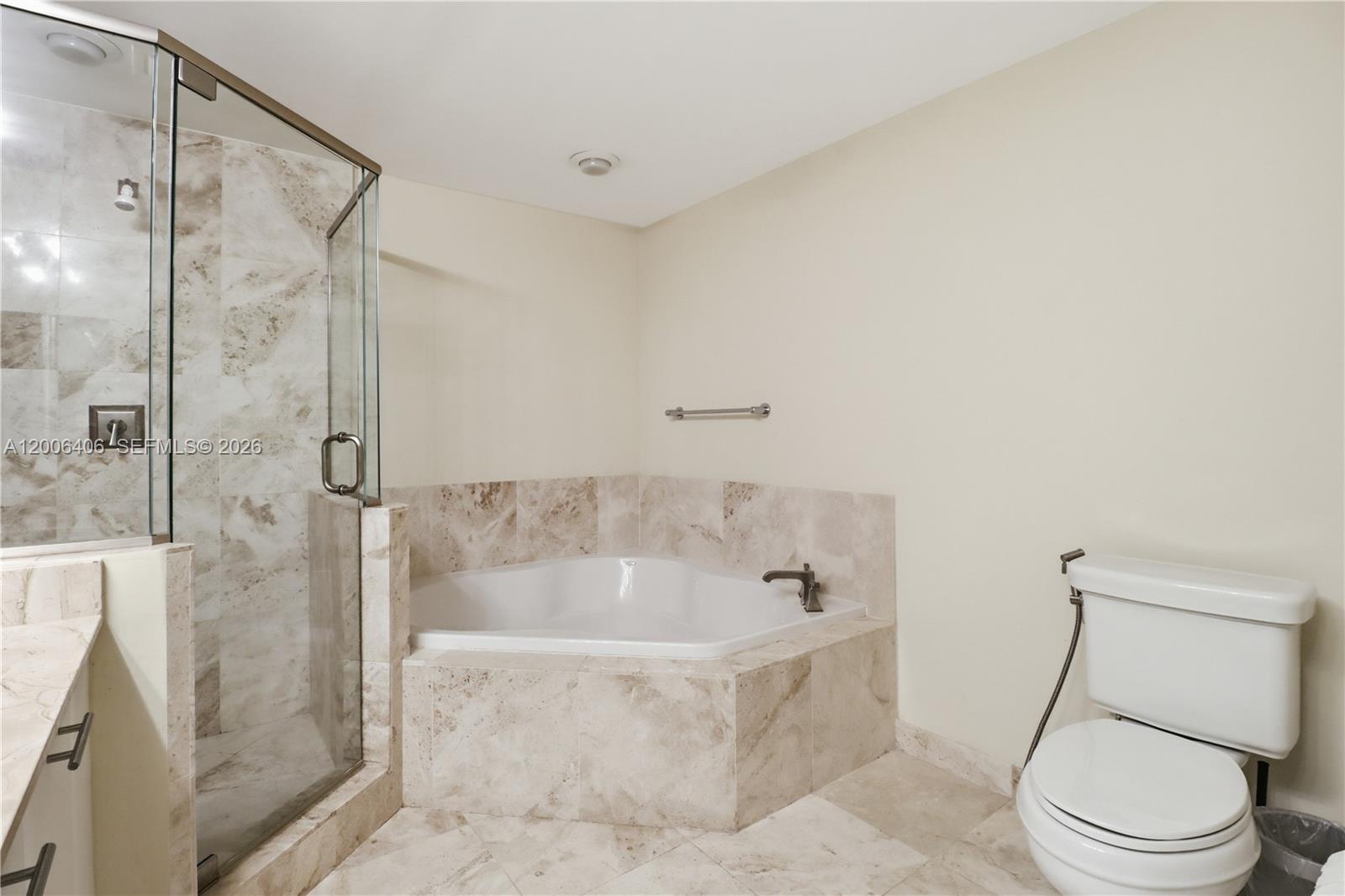 VERANDA CONDO - Residential