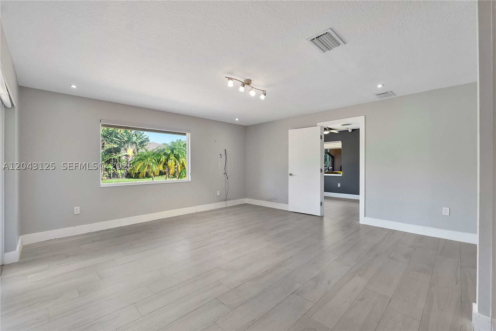CHAMBERS LAND CO SUB NE1/ - Residential