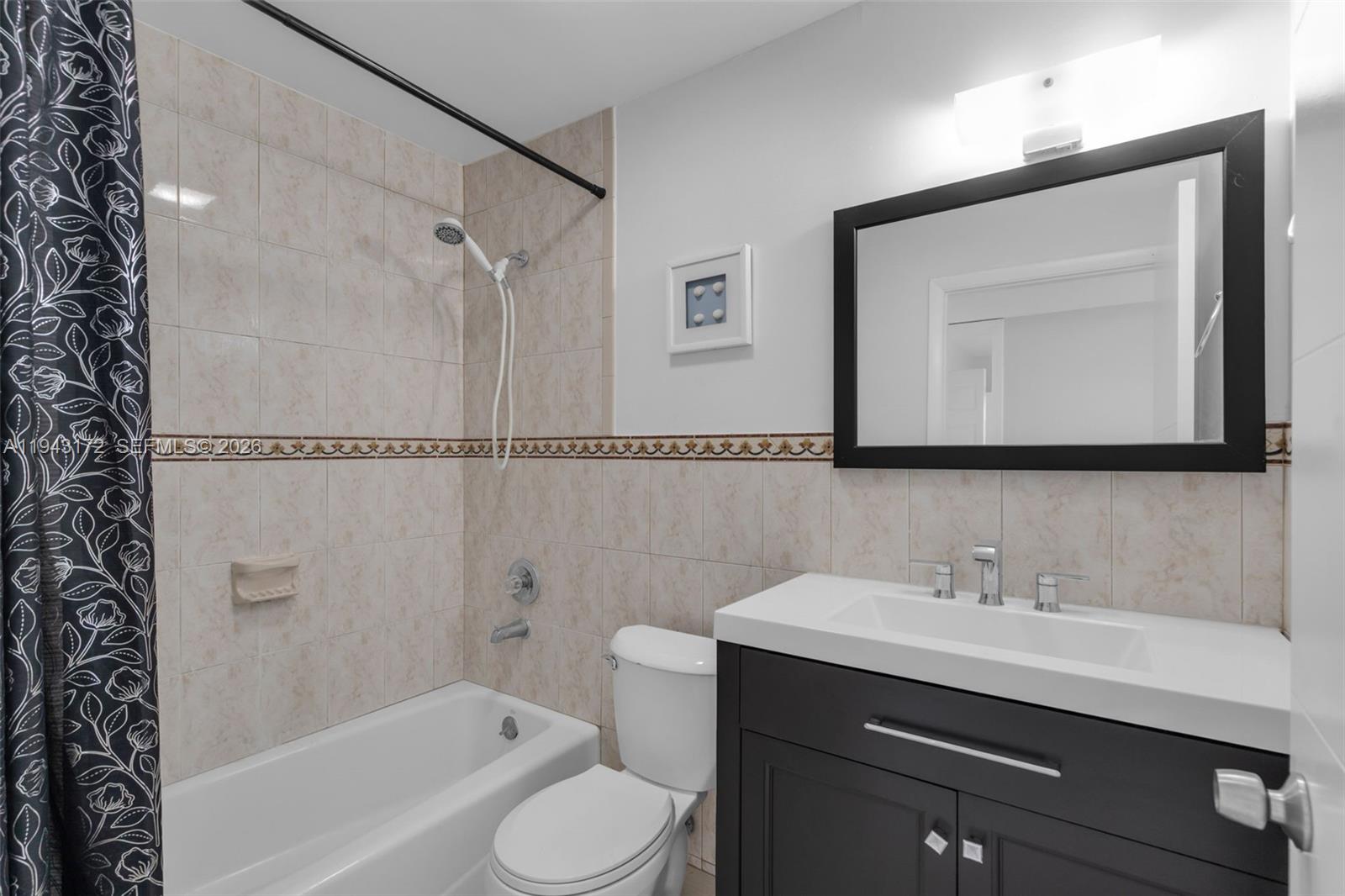 TROPICAL PARK VILLAS COND - Residential