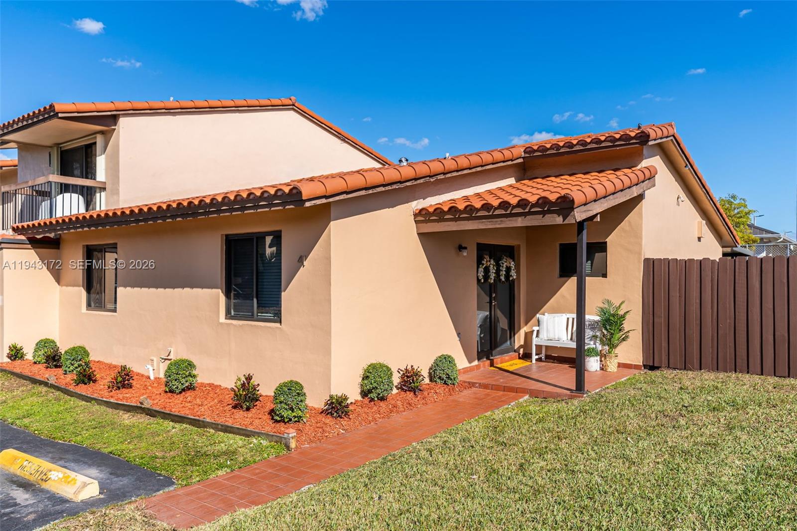 TROPICAL PARK VILLAS COND - Residential