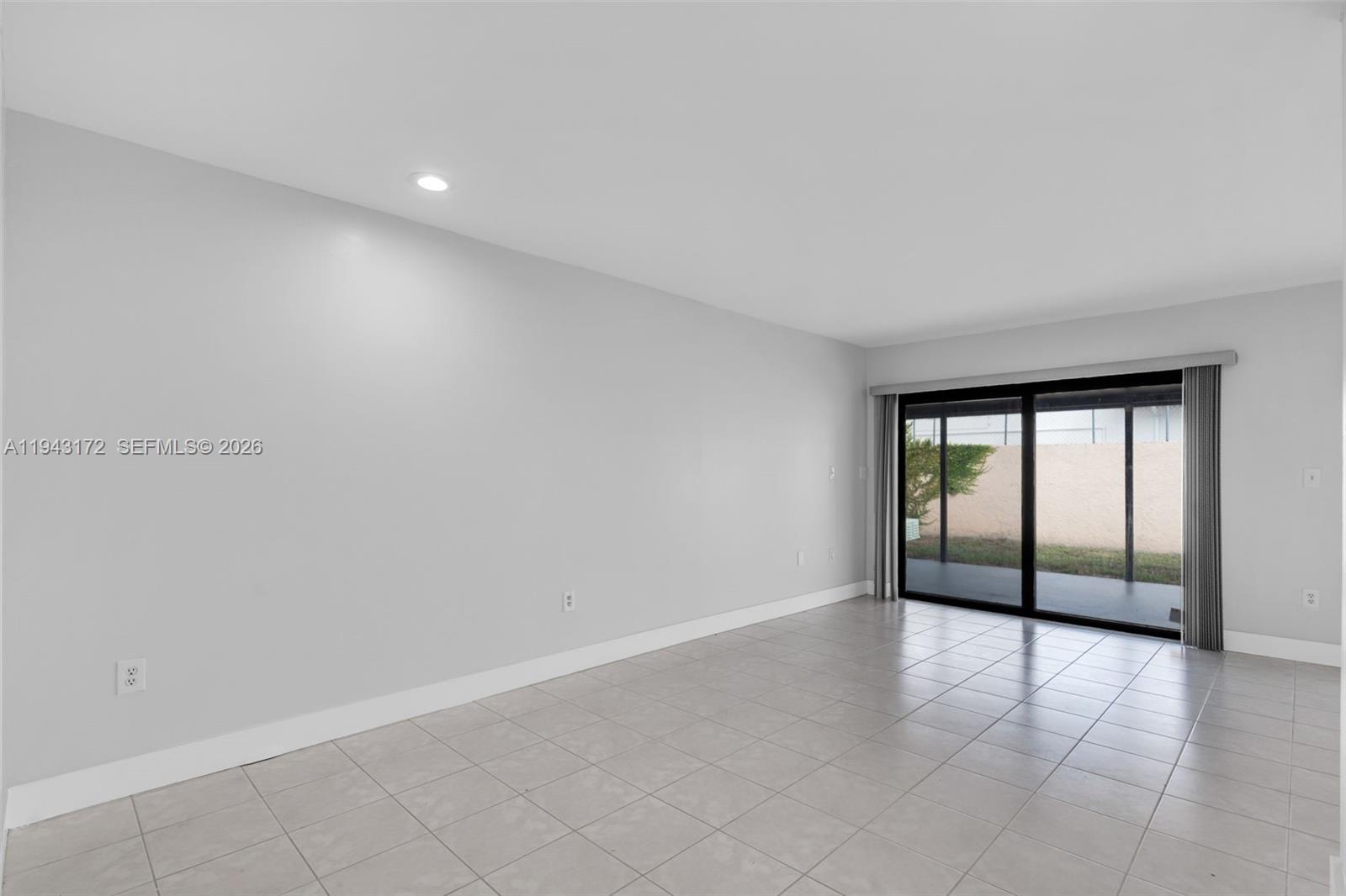 TROPICAL PARK VILLAS COND - Residential