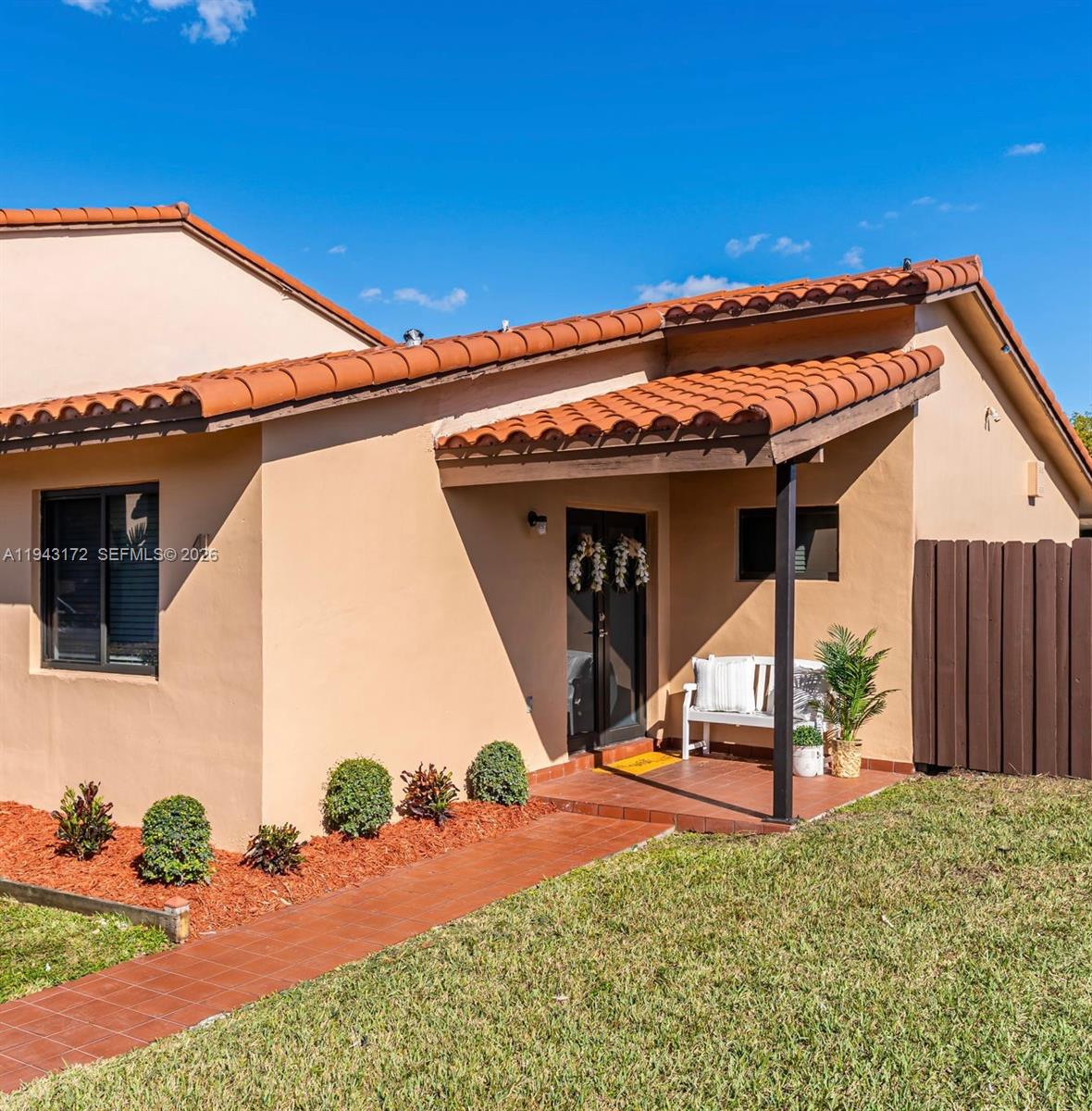 TROPICAL PARK VILLAS COND - Residential