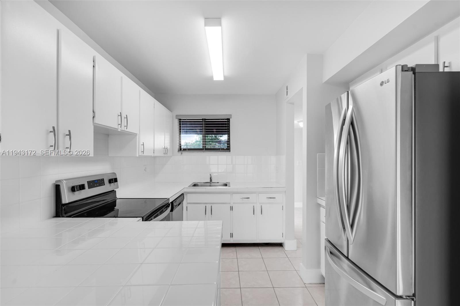 TROPICAL PARK VILLAS COND - Residential