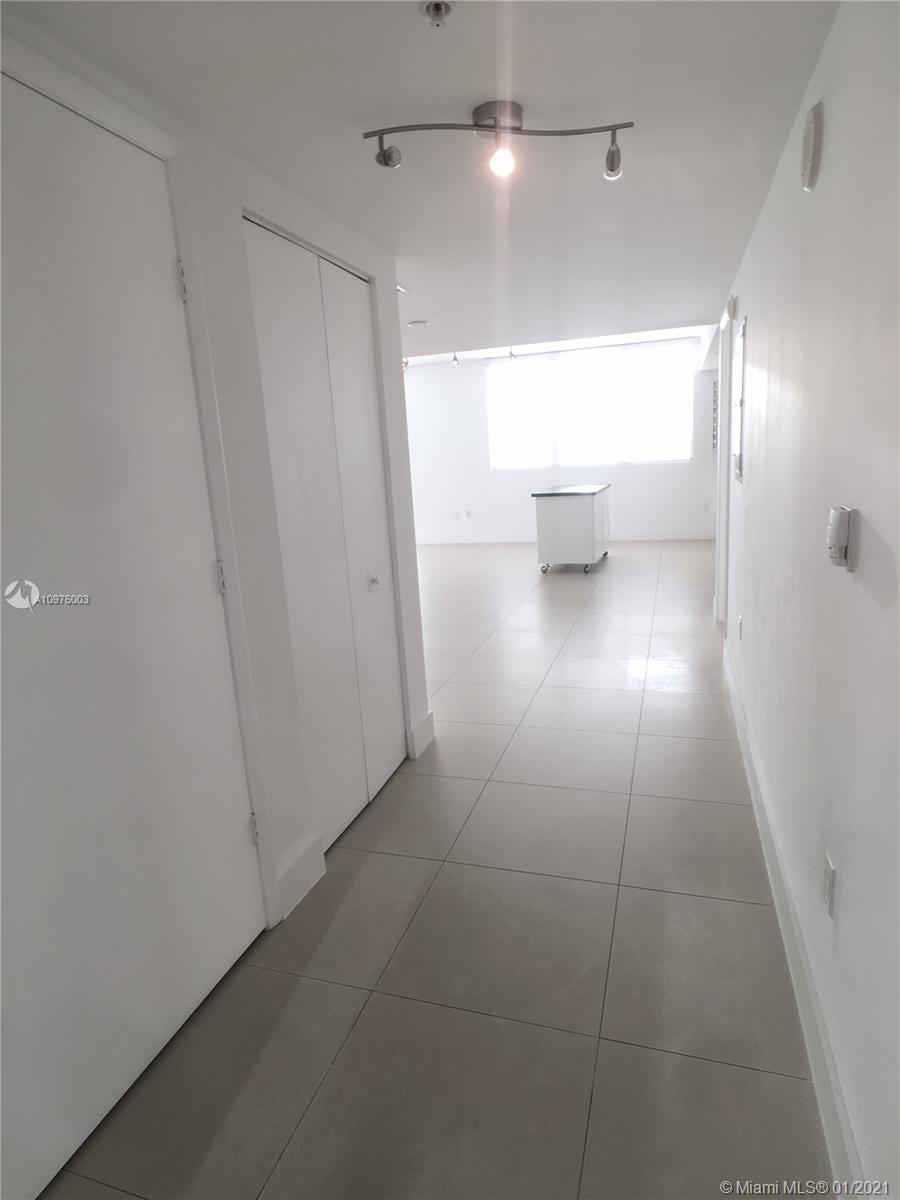 MINT CONDO - Residential