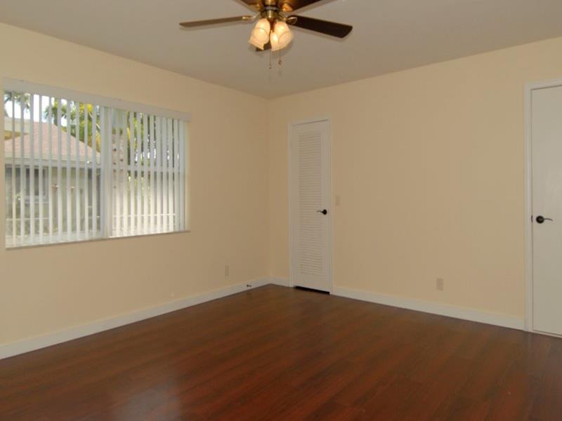 ROYAL PALM-VISTA EAST 90- - Residential
