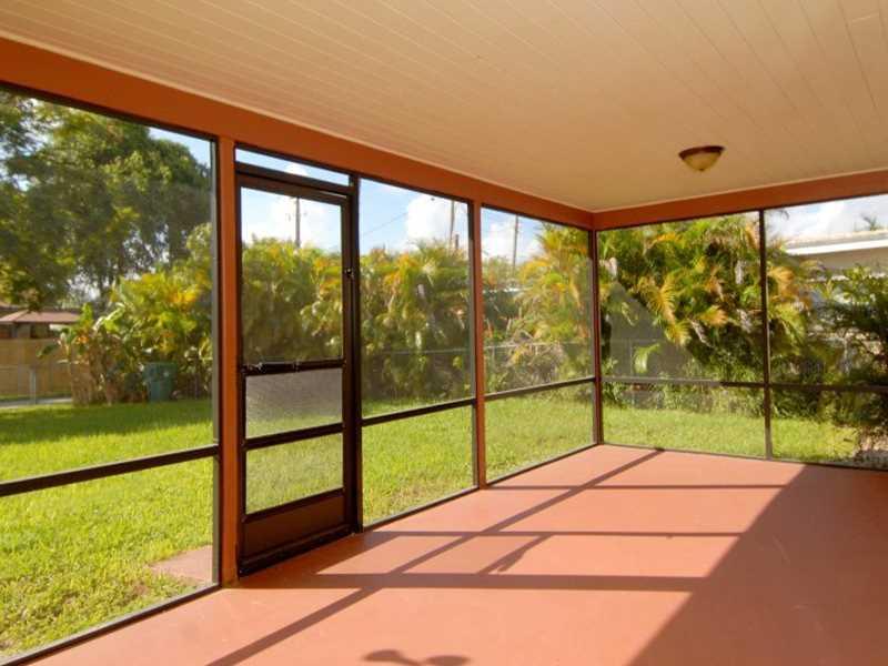 ROYAL PALM-VISTA EAST 90- - Residential