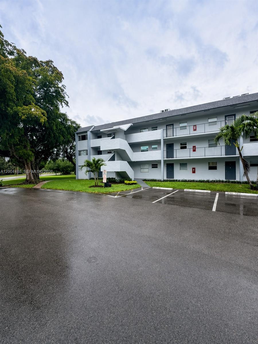 SANDS POINT CONDOMINIUM V - Residential