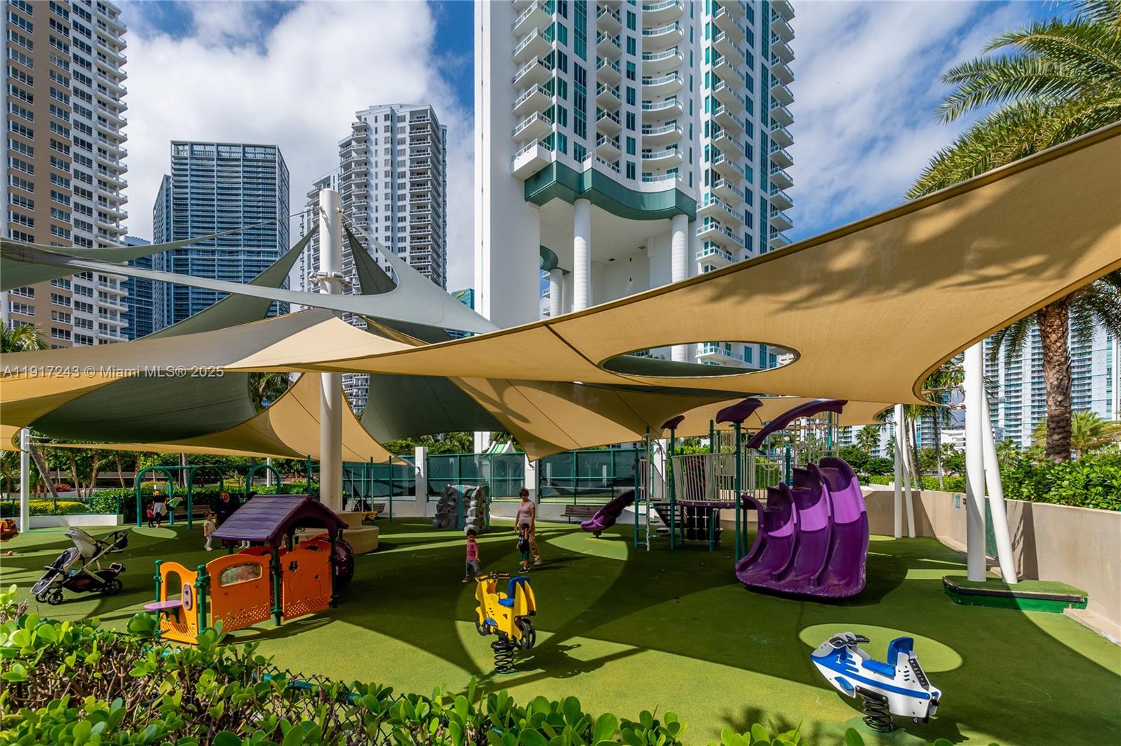 COURTS BRICKELL KEY CONDO - Residential