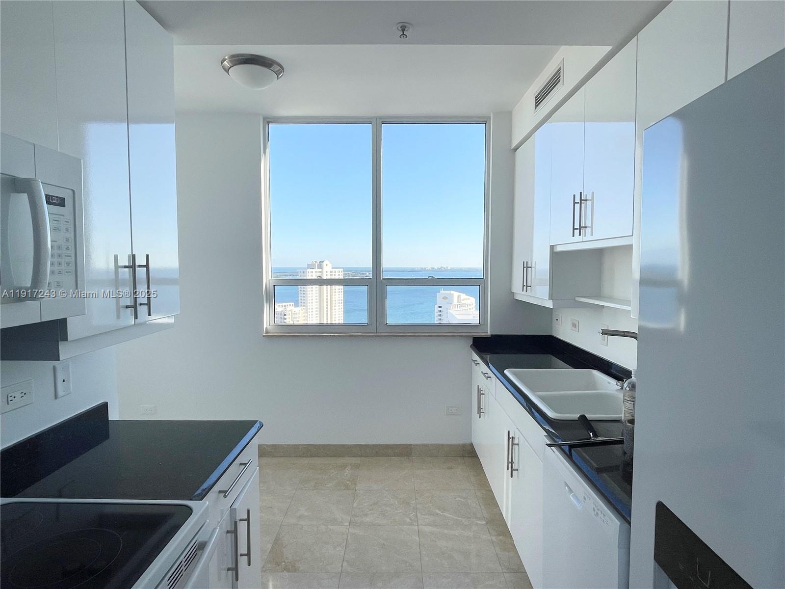 COURTS BRICKELL KEY CONDO - Residential