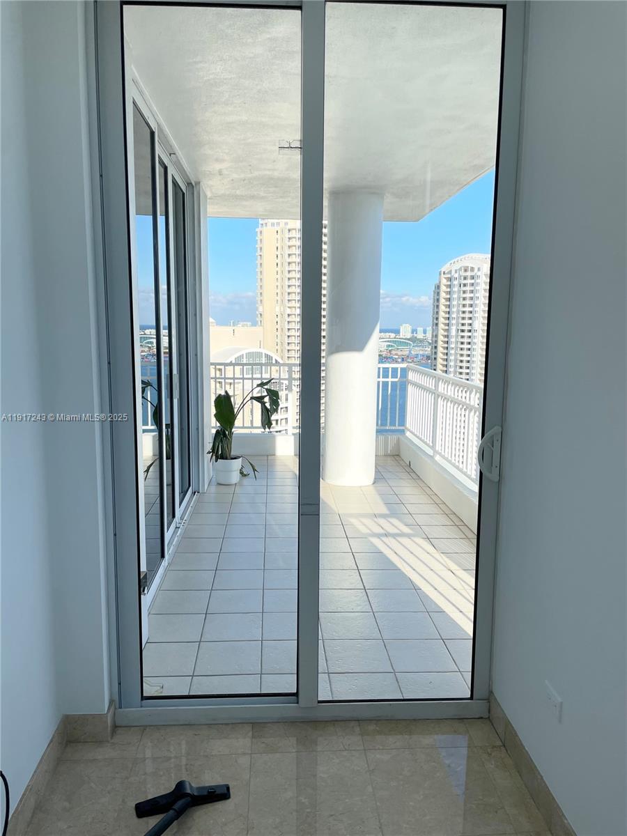 COURTS BRICKELL KEY CONDO - Residential