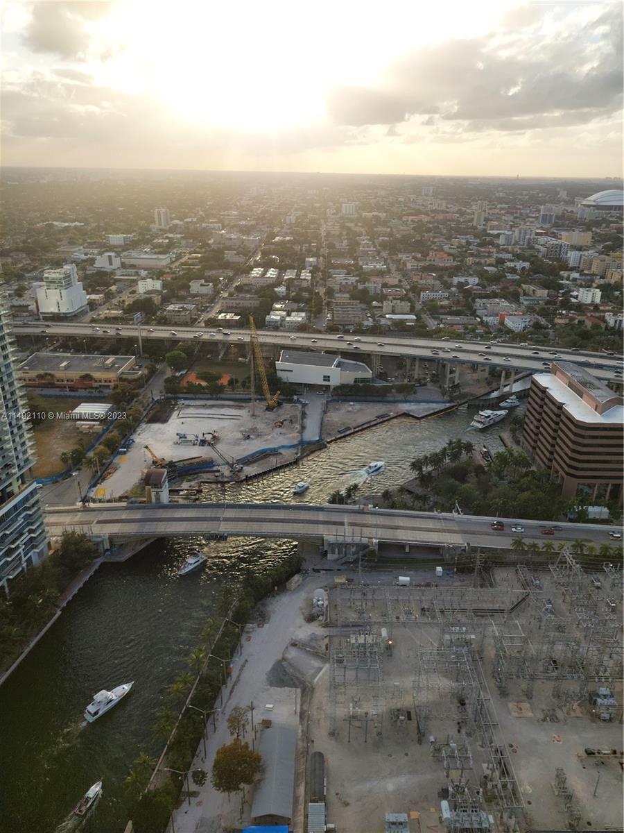 MINT CONDO - Residential