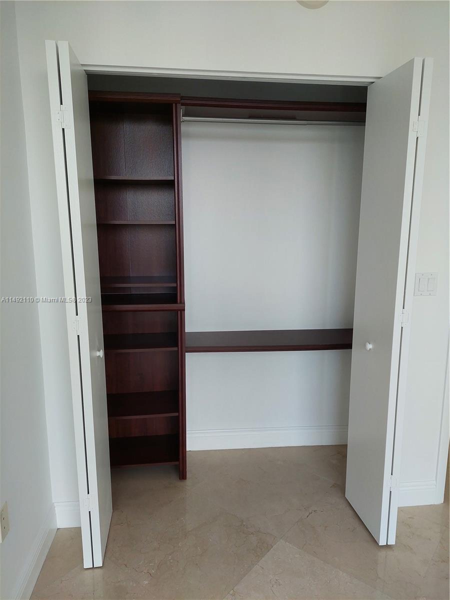 MINT CONDO - Residential