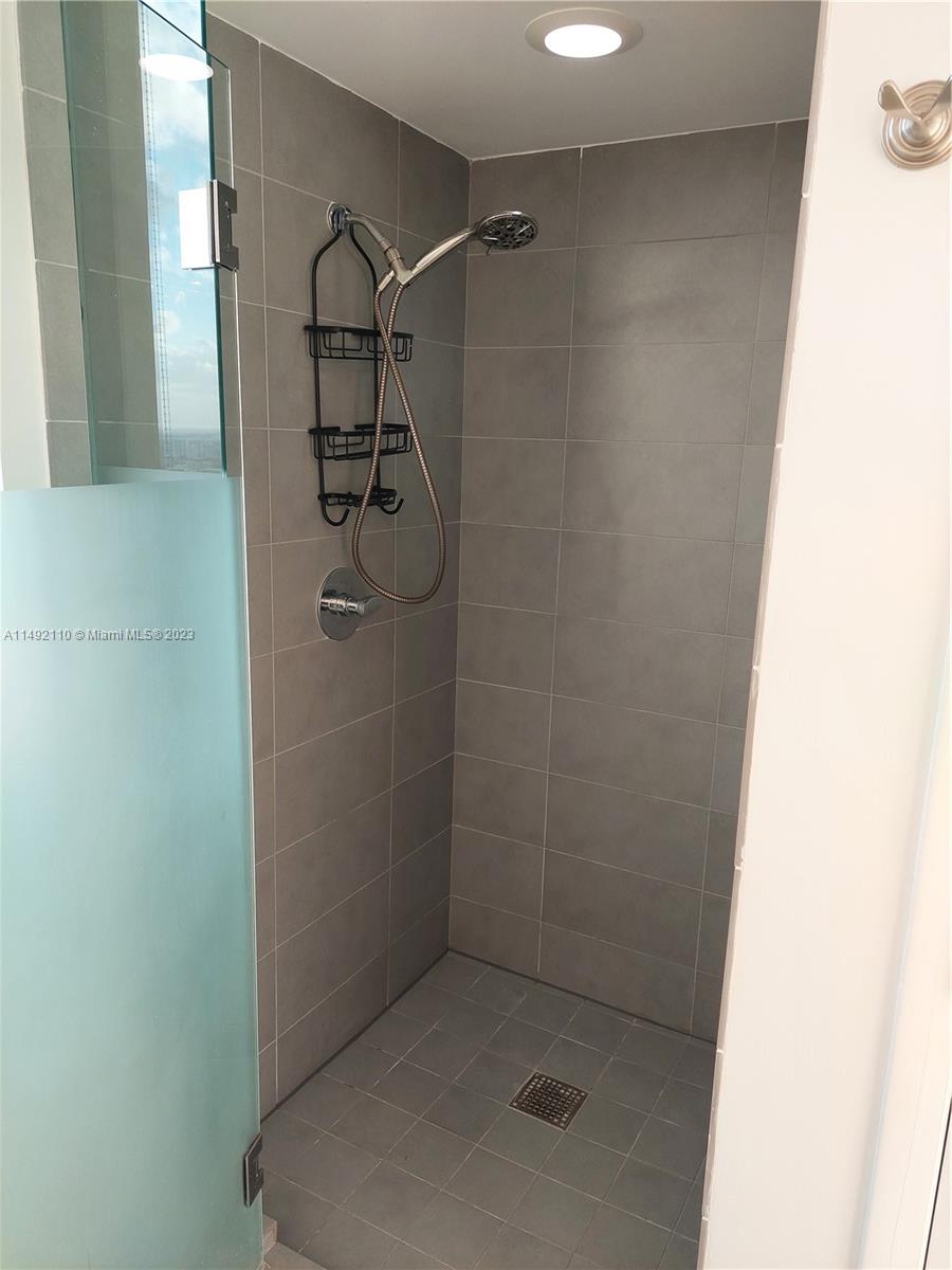 MINT CONDO - Residential