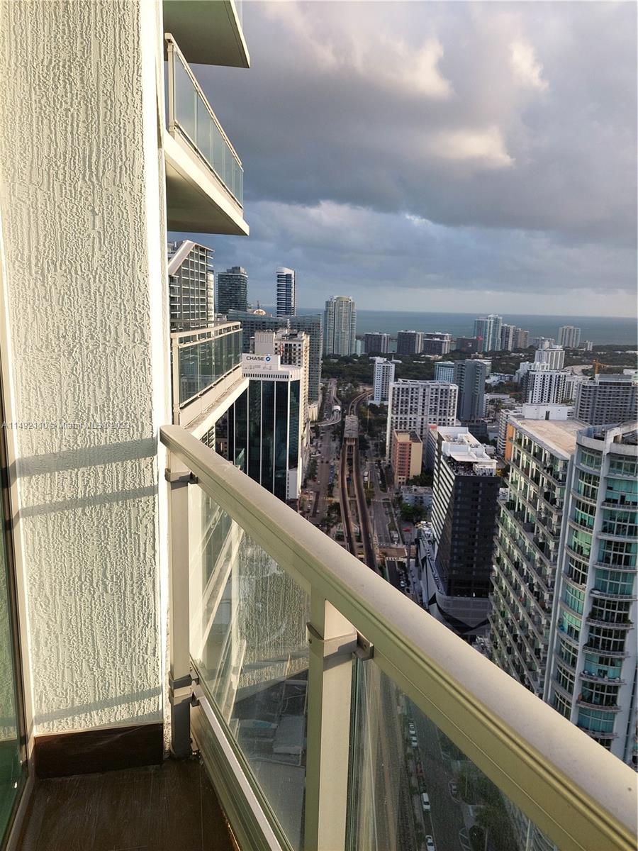 MINT CONDO - Residential