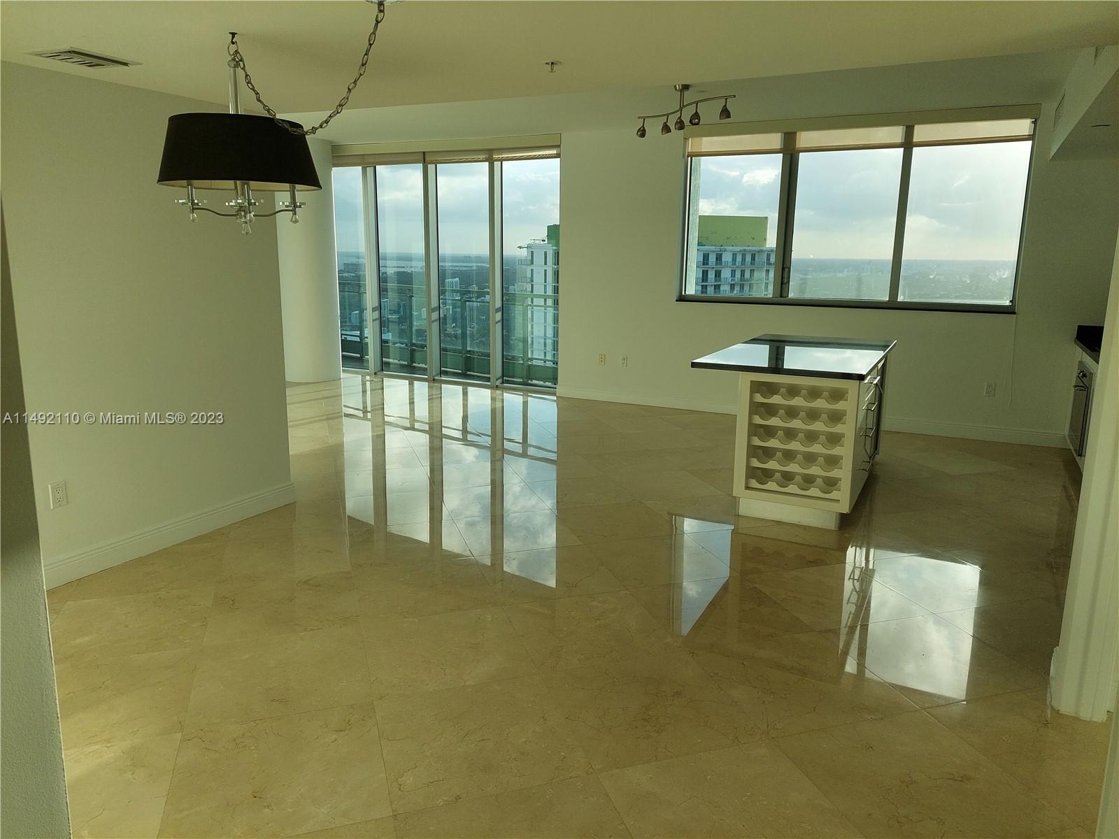 MINT CONDO - Residential