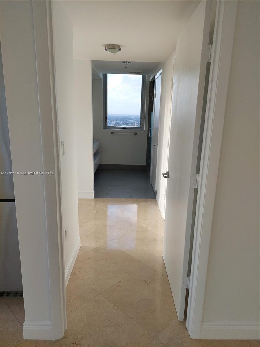 MINT CONDO - Residential