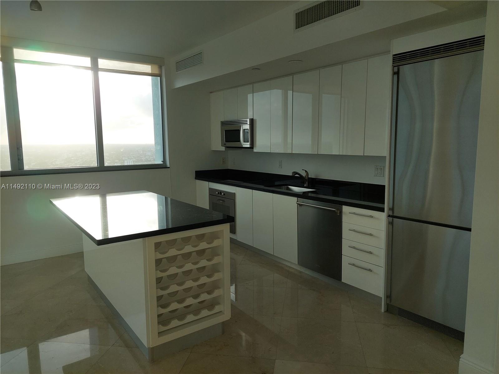 MINT CONDO - Residential