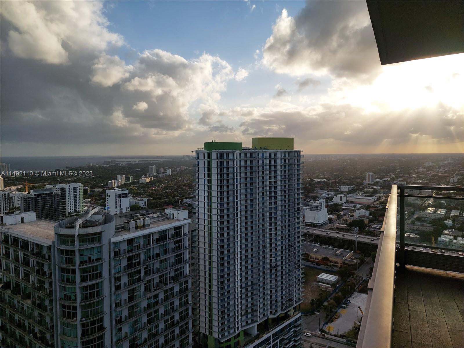MINT CONDO - Residential