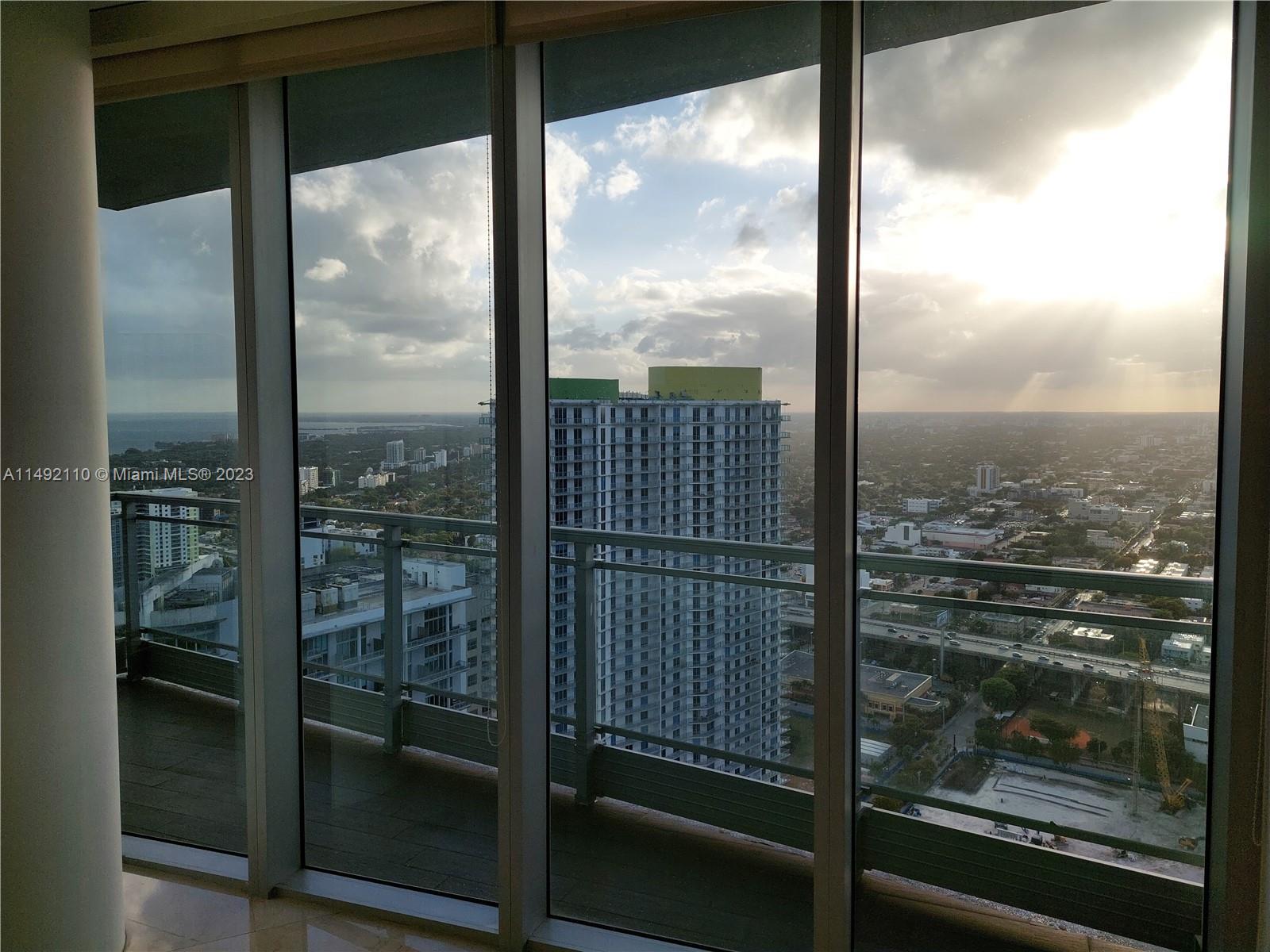 MINT CONDO - Residential