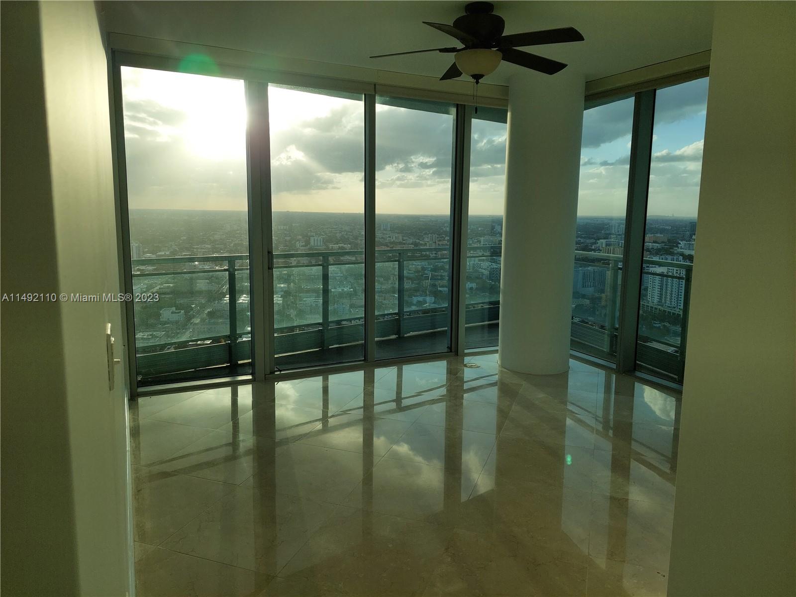 MINT CONDO - Residential