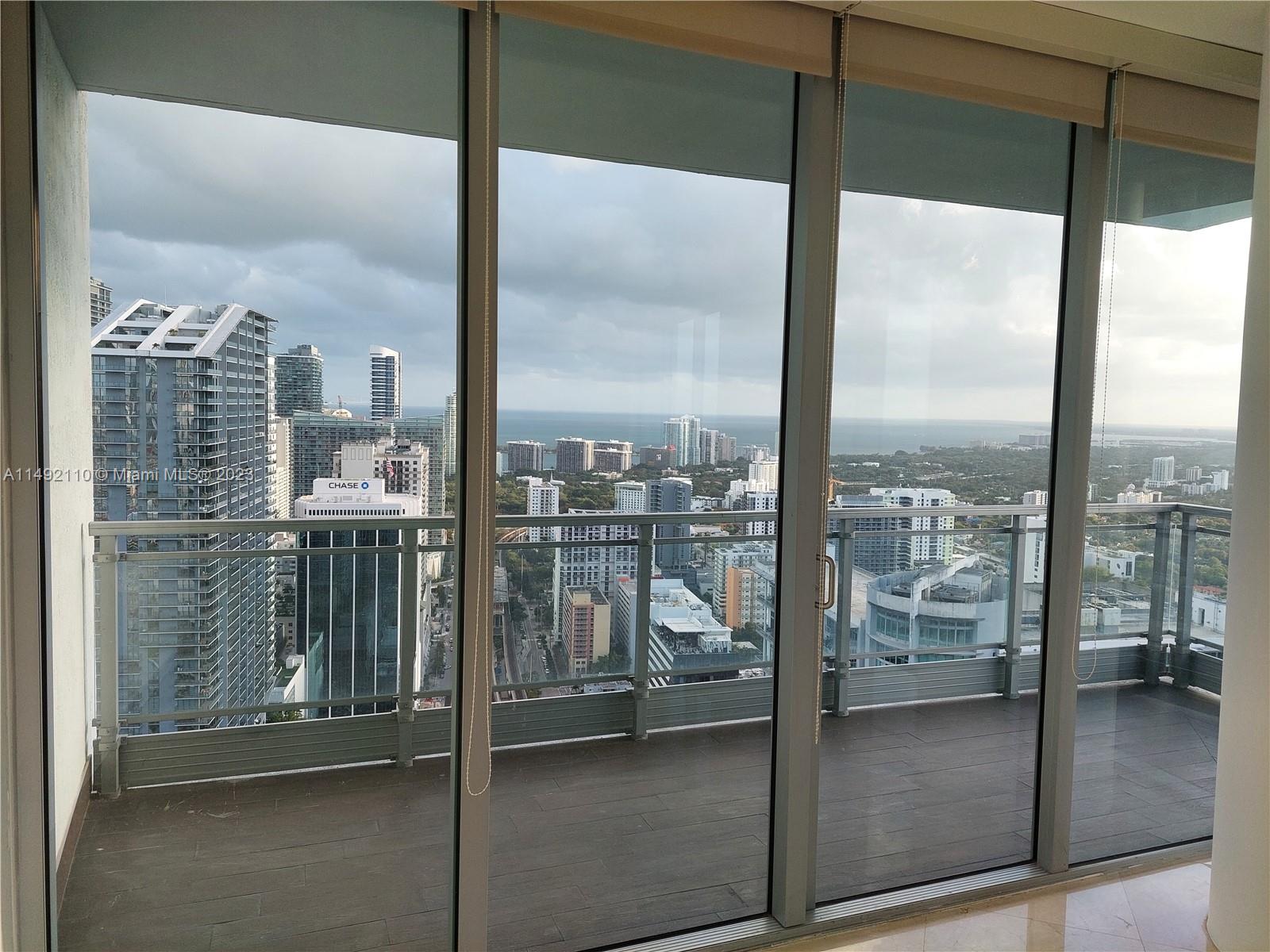 MINT CONDO - Residential