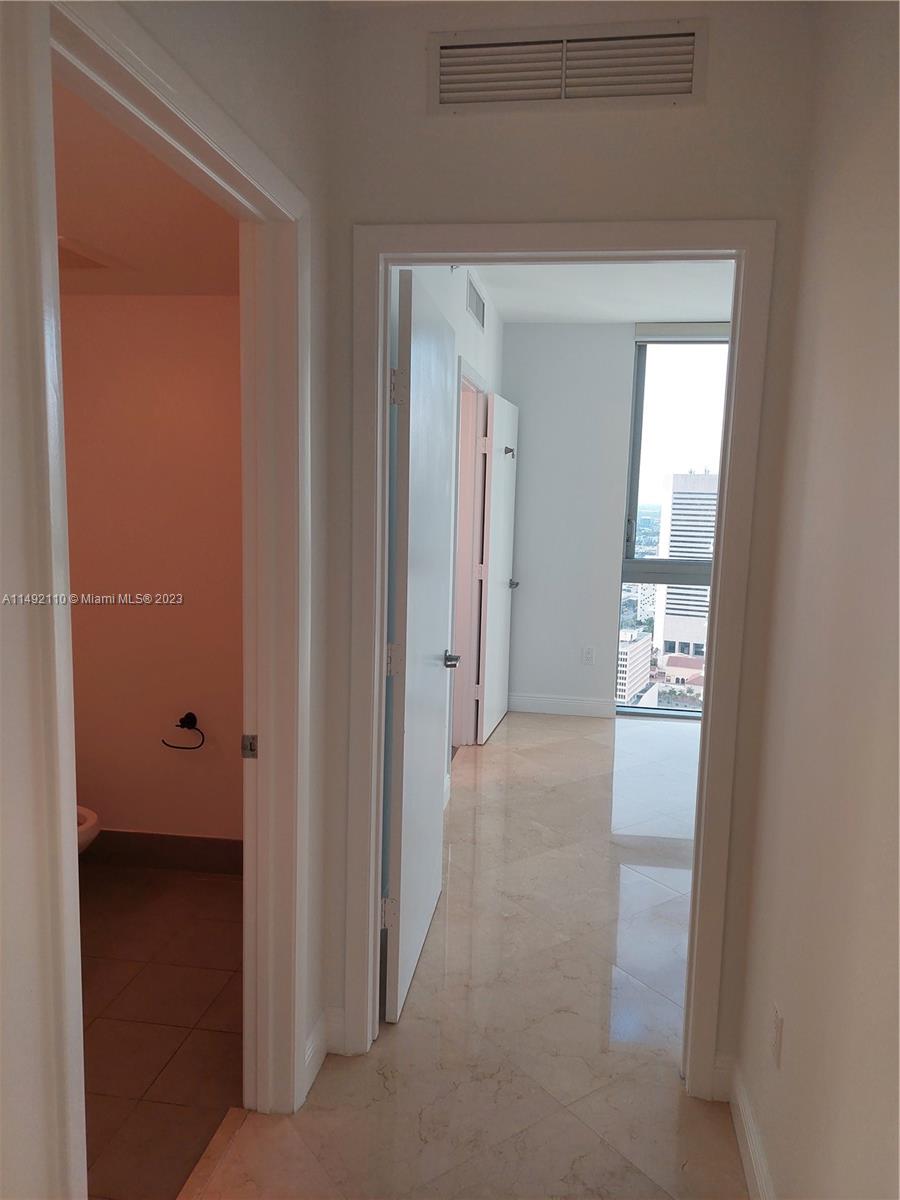 MINT CONDO - Residential