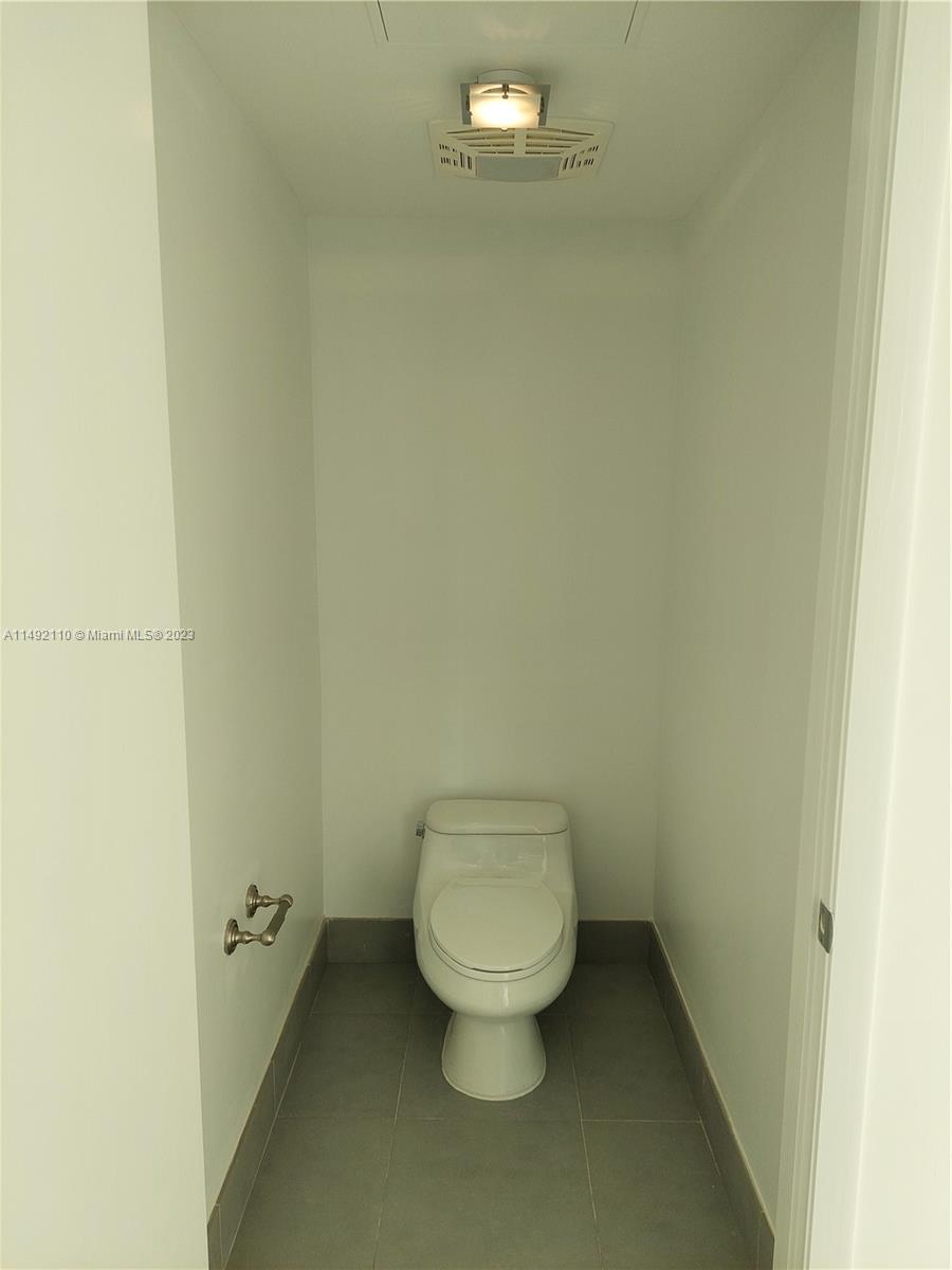 MINT CONDO - Residential