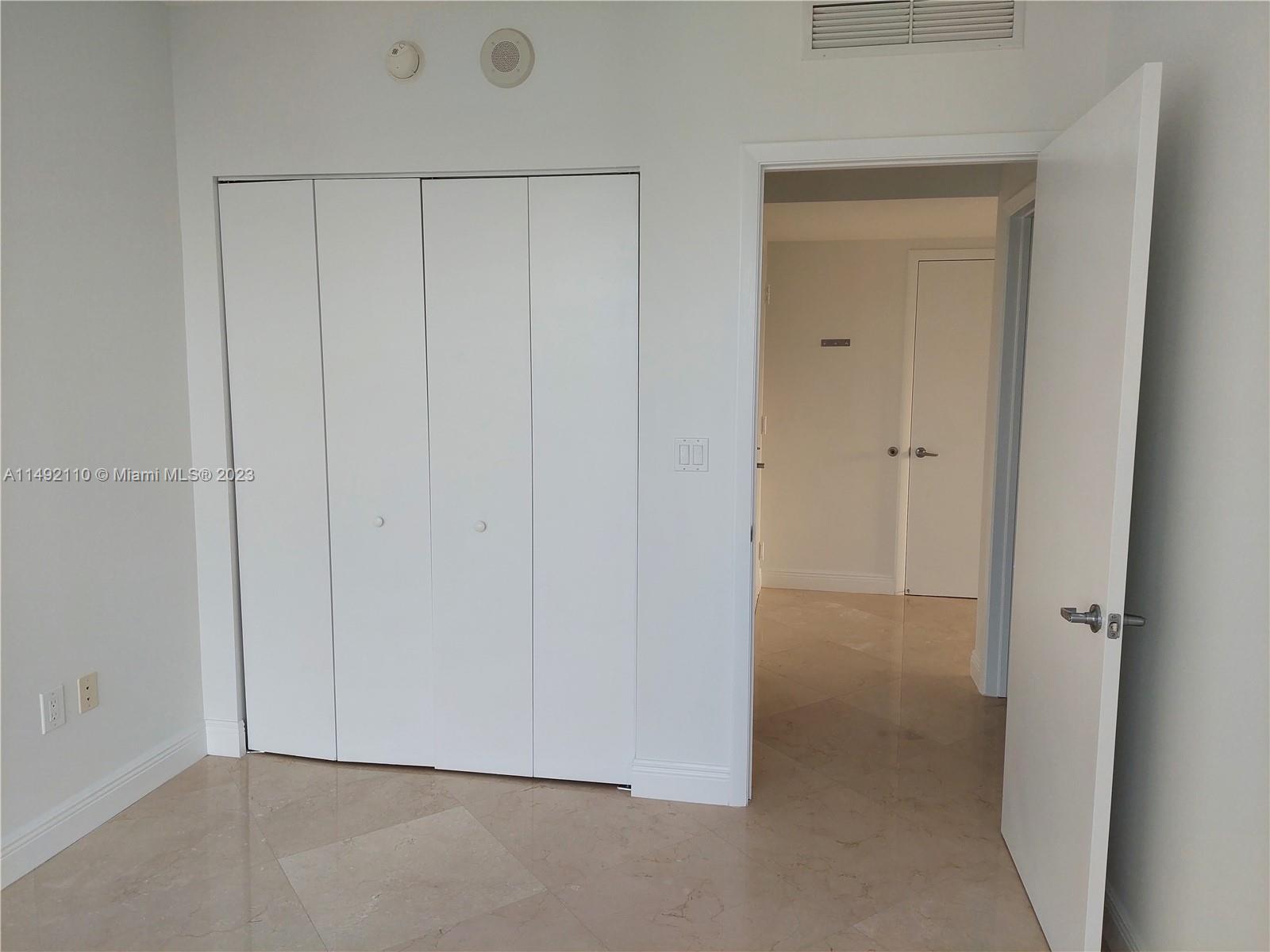 MINT CONDO - Residential