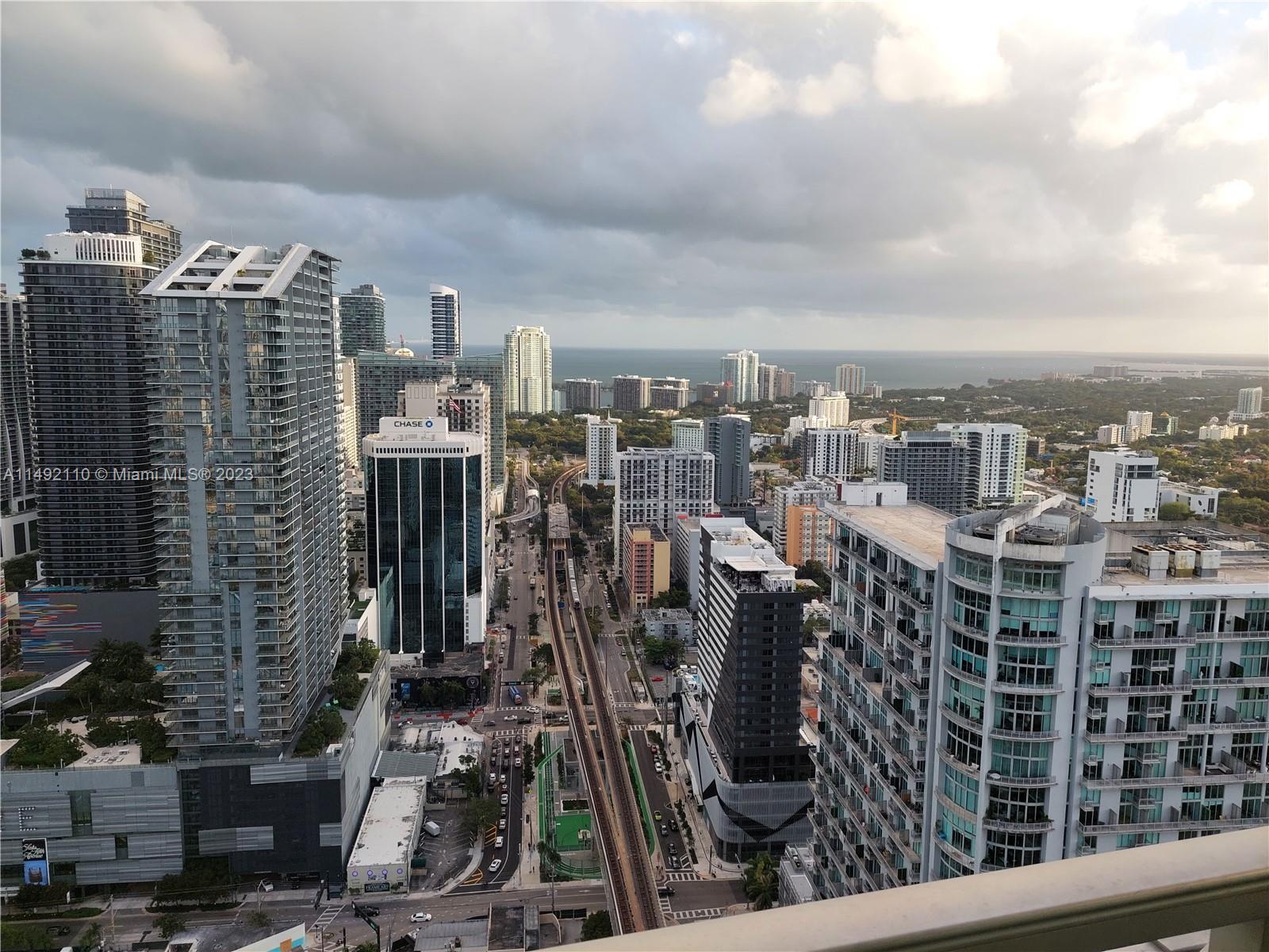 MINT CONDO - Residential