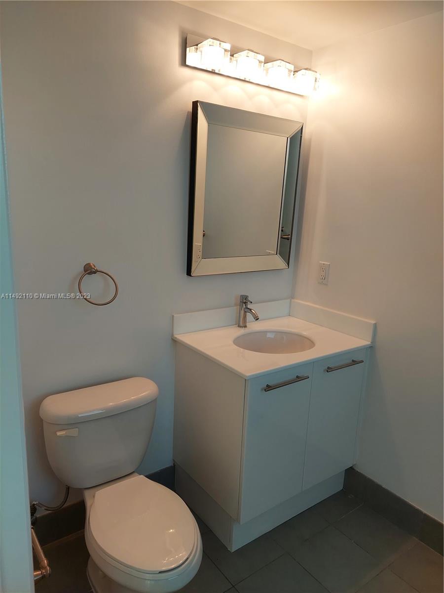 MINT CONDO - Residential