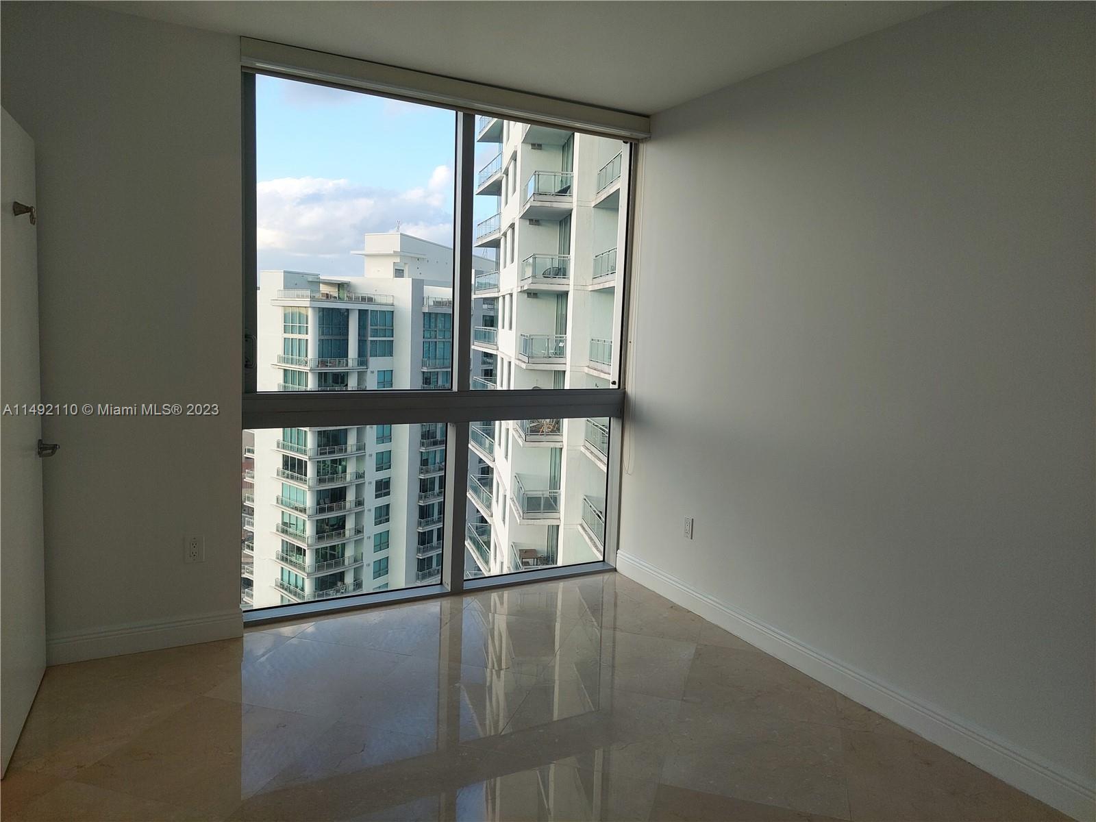 MINT CONDO - Residential