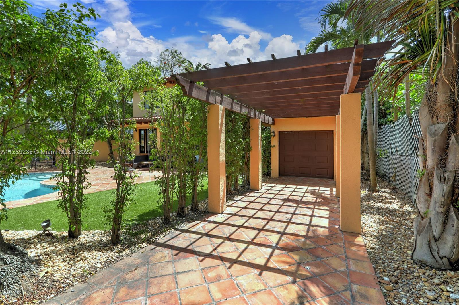 CRYSTAL BLUFF - Residential Lease