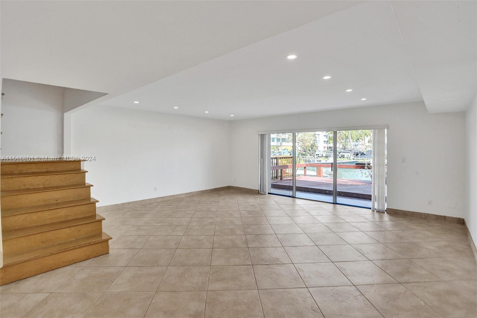 LAKEVIEW TOWNHOUSES CONDO - Residential