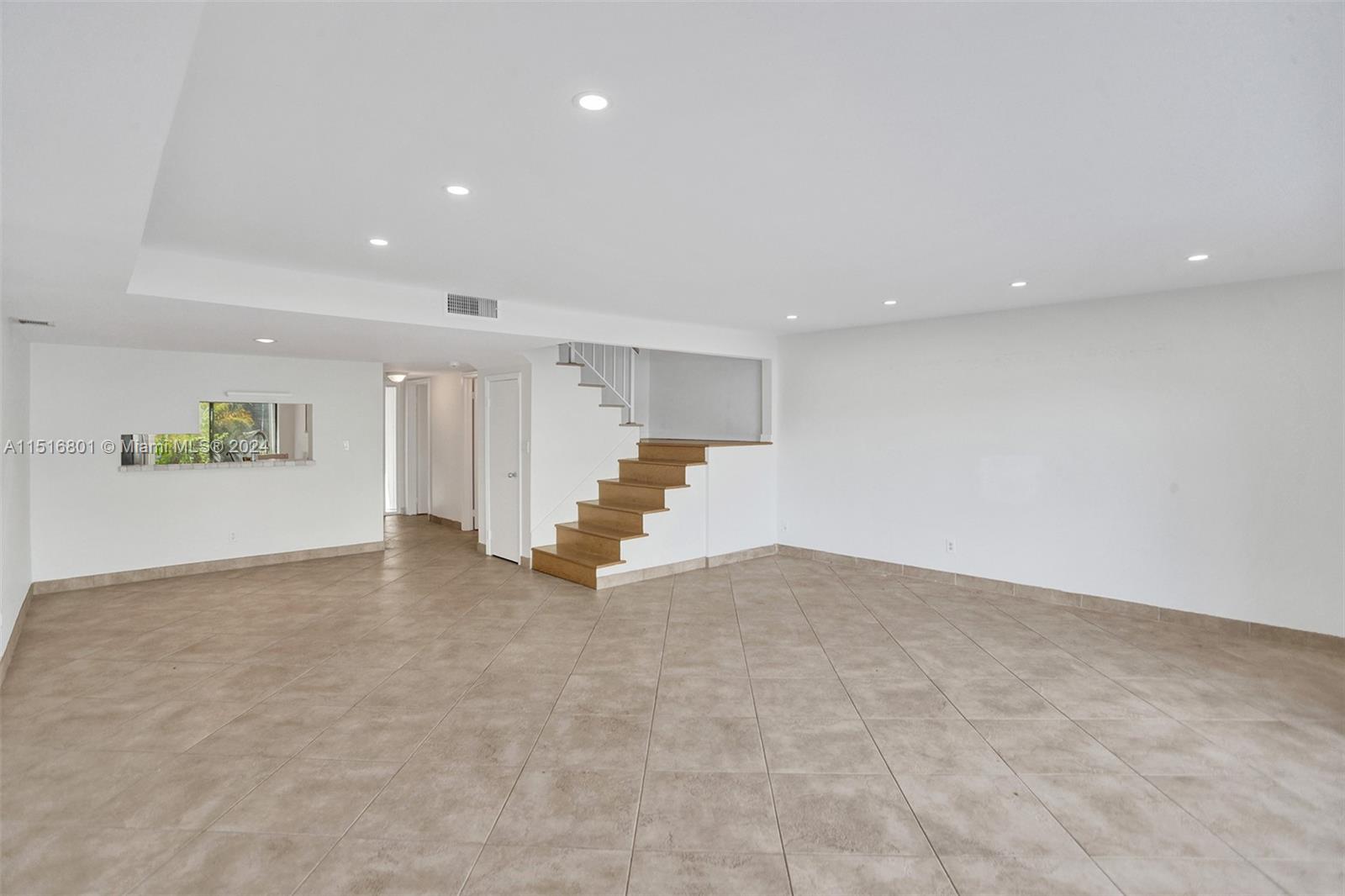 LAKEVIEW TOWNHOUSES CONDO - Residential