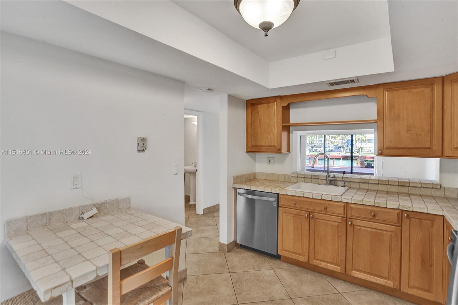 LAKEVIEW TOWNHOUSES CONDO - Residential