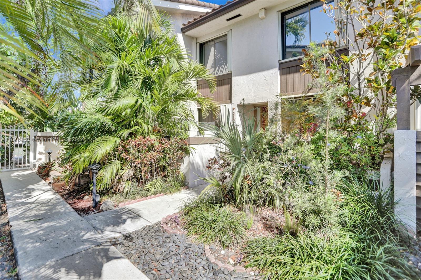 LAKEVIEW TOWNHOUSES CONDO - Residential