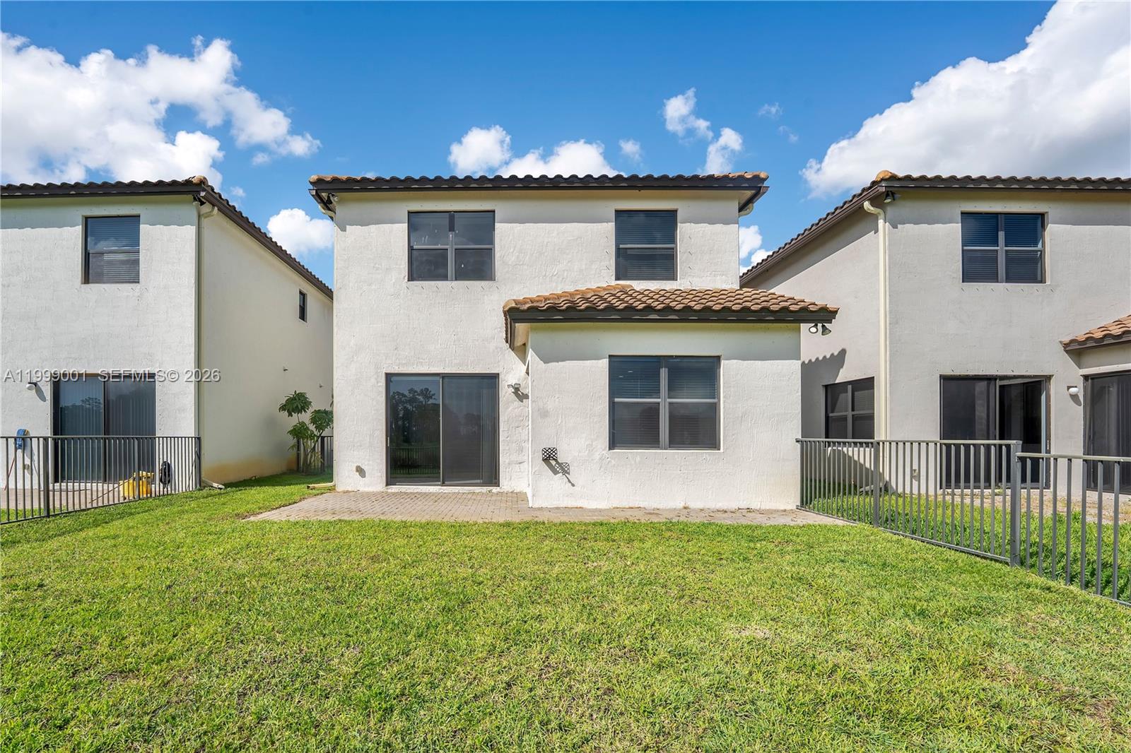631983 - SILVERWOOD AT AVE - Residential