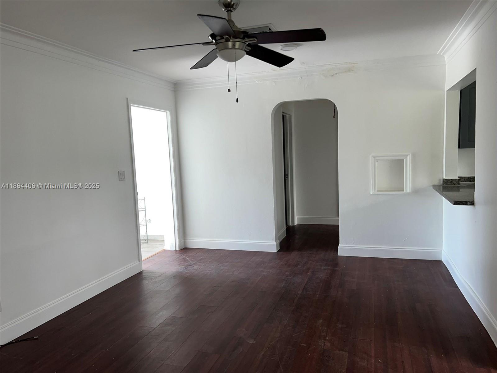 HOLLYWOOD LITTLE RANCHES - Residential