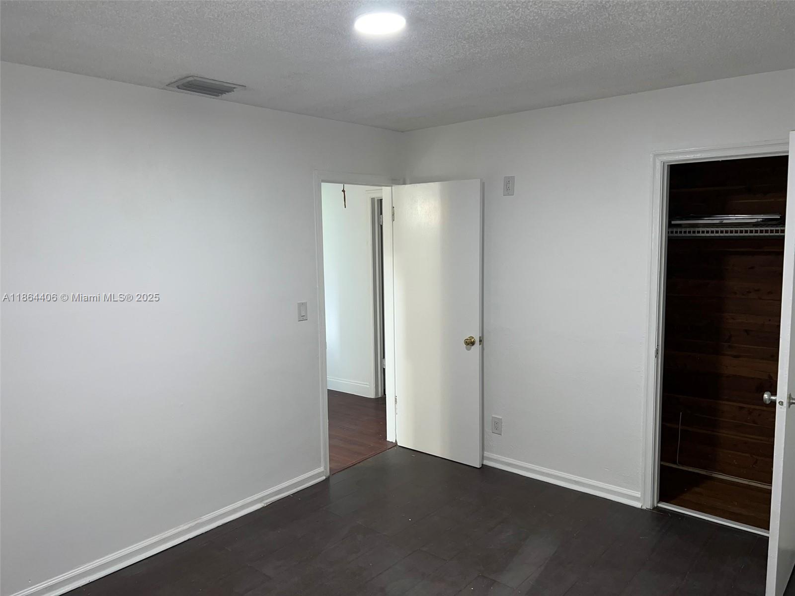 HOLLYWOOD LITTLE RANCHES - Residential