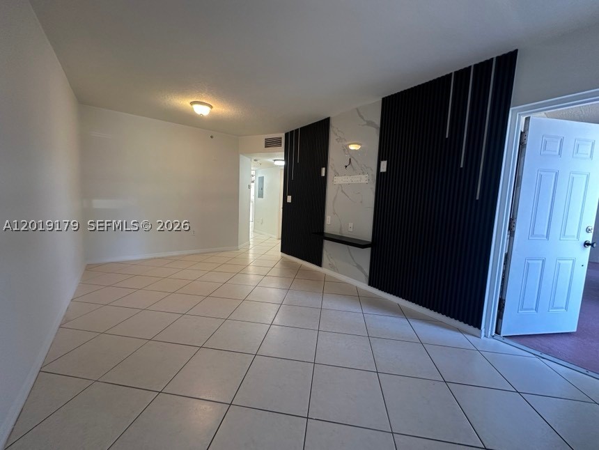 Beautiful  Apartment  2 bedrooms, 2 bathrooms, all new Brand appliances in stainless steel, washer and dryer new brand, and nice Clubhouse and amenities.