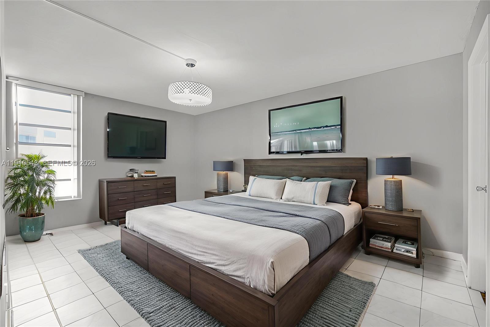 GOLFVIEW CL FONTAINEBLEAU - Residential