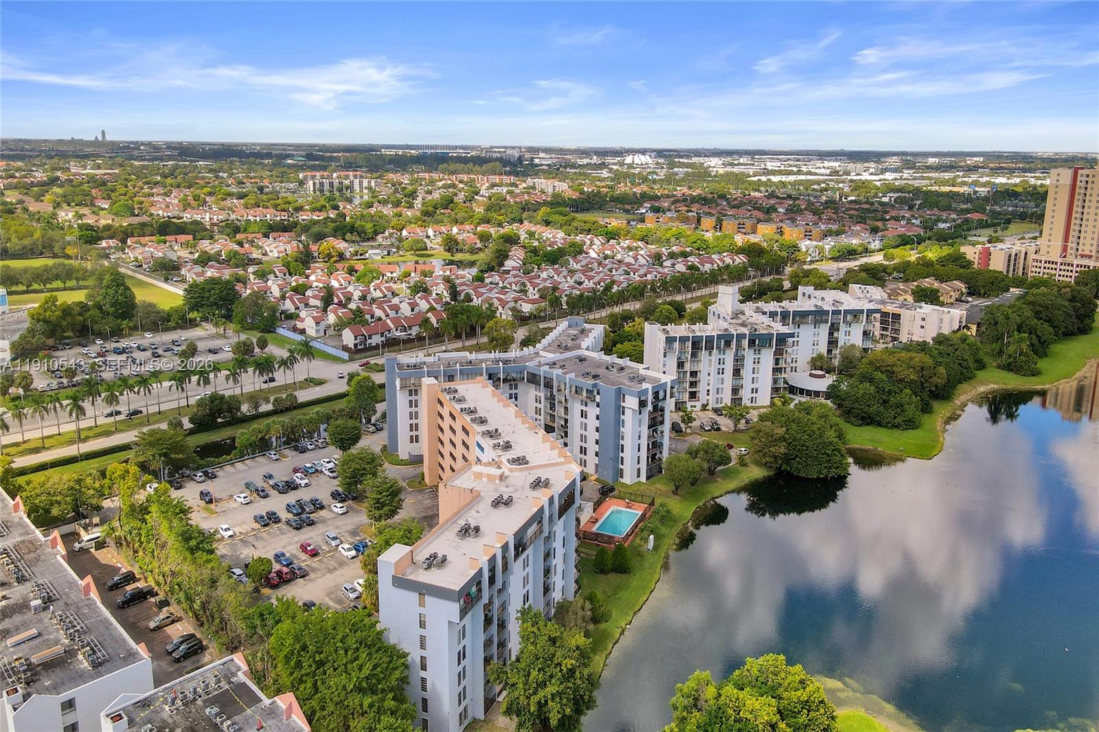 GOLFVIEW CL FONTAINEBLEAU - Residential