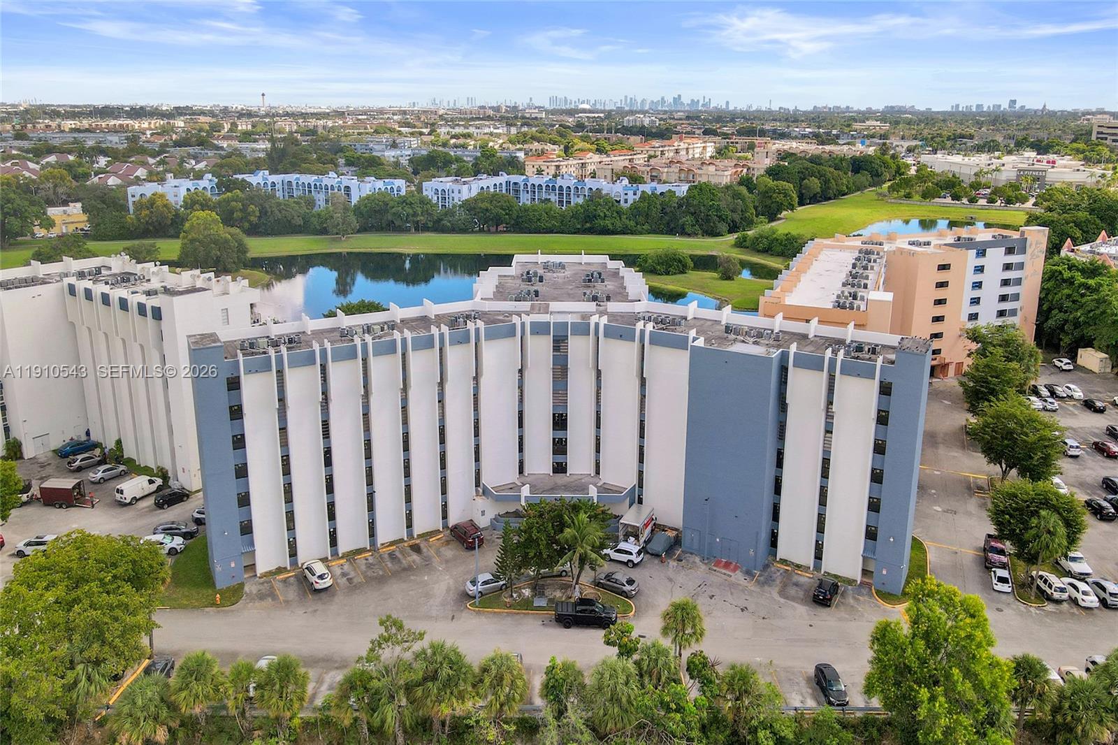GOLFVIEW CL FONTAINEBLEAU - Residential