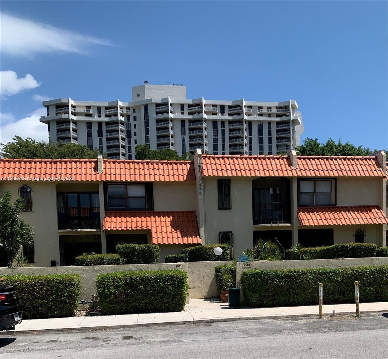 HARBOUR CLUB VILLAS CONDO - Residential