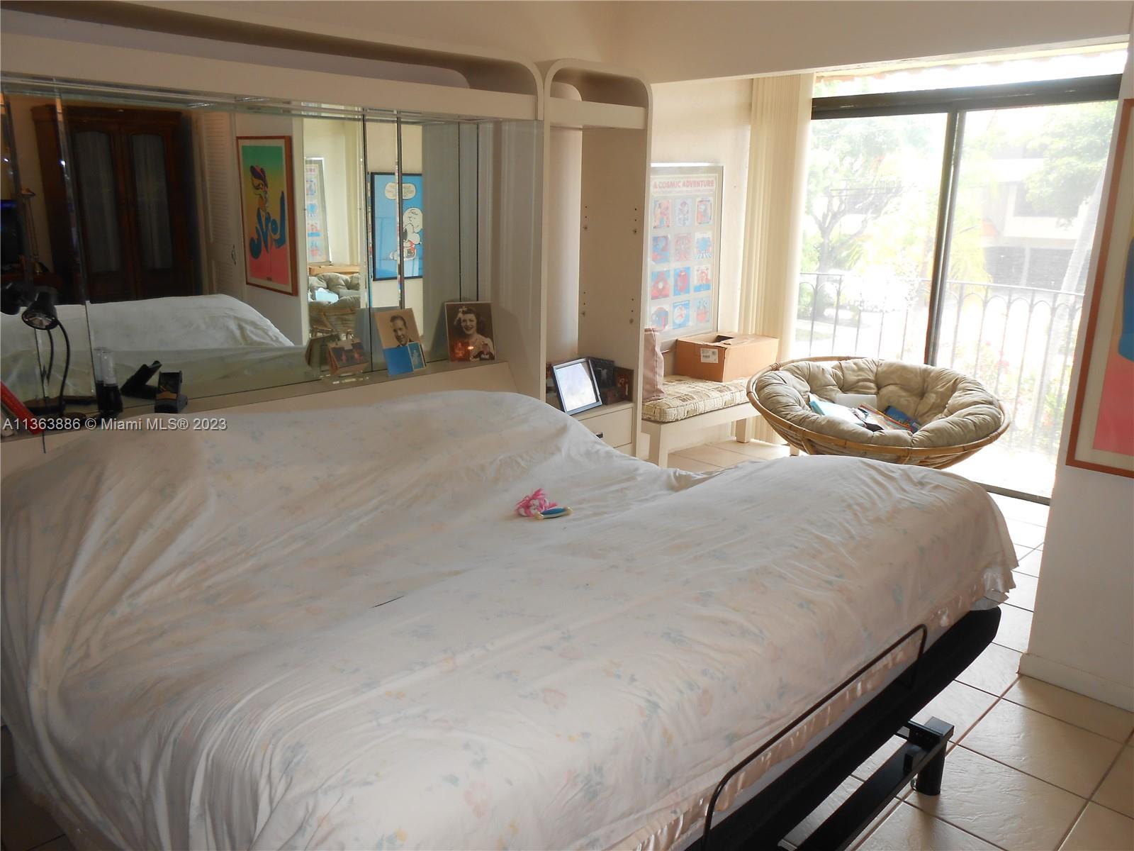 HARBOUR CLUB VILLAS CONDO - Residential