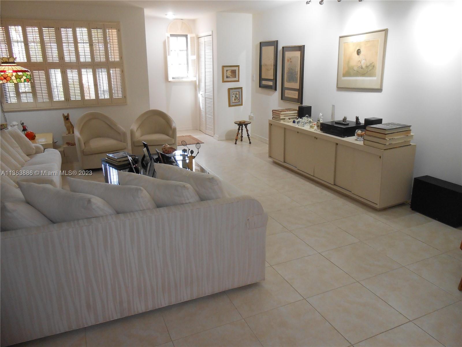 HARBOUR CLUB VILLAS CONDO - Residential