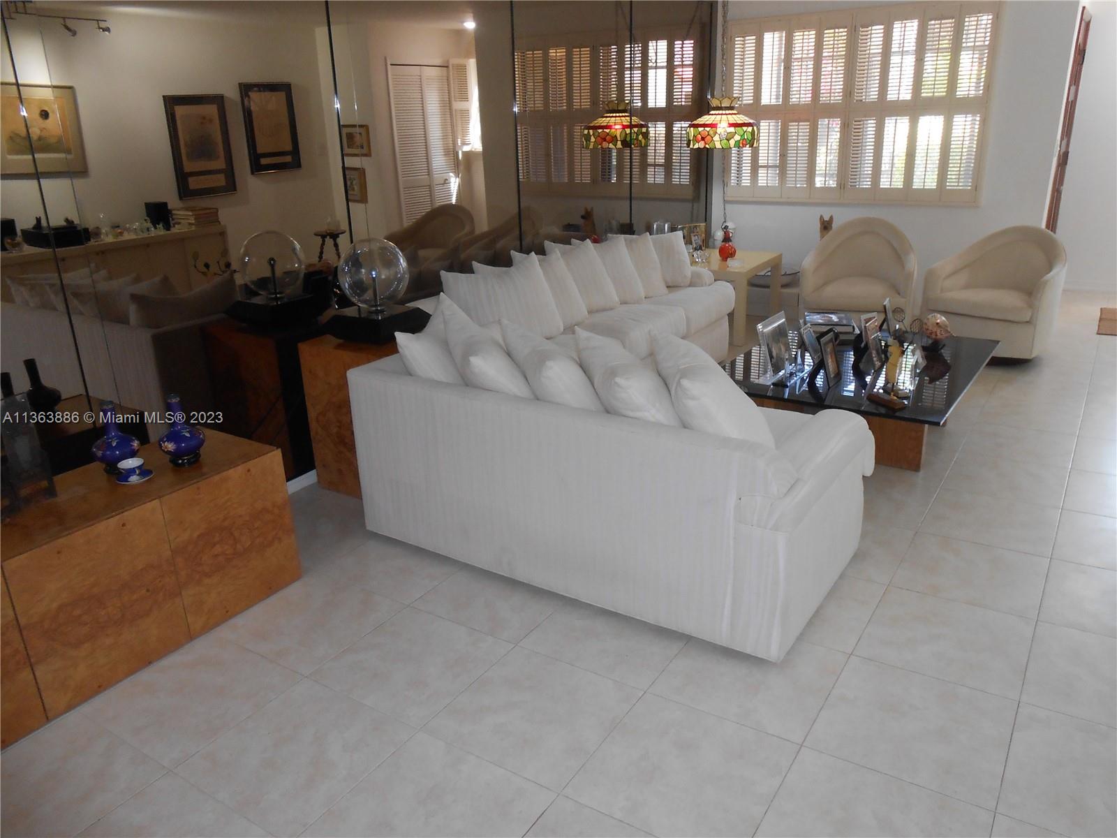 HARBOUR CLUB VILLAS CONDO - Residential